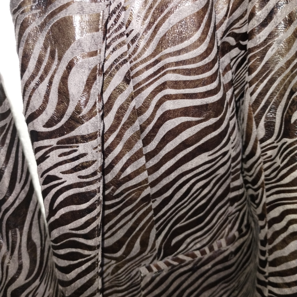 Blazer - Picture 4 of 9